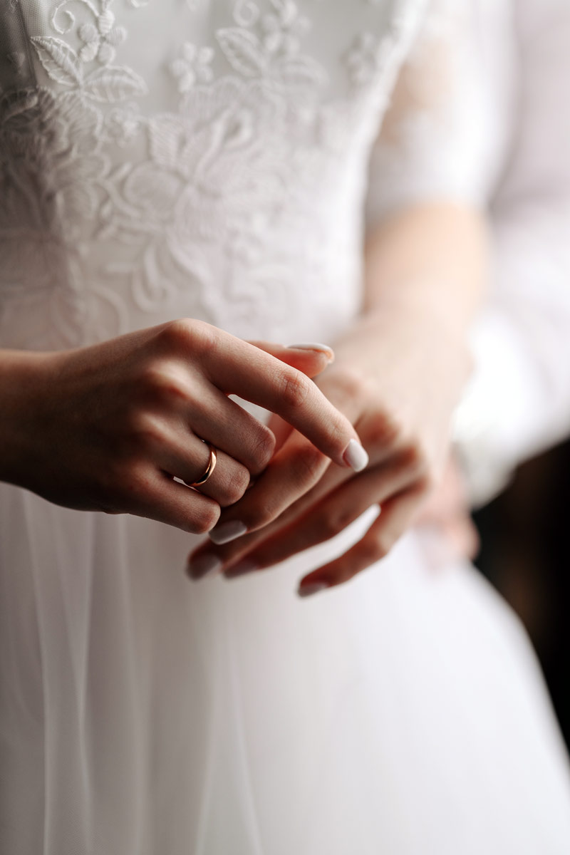 bride wedding day dress ring
